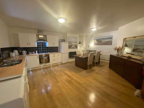 Top performing Airbnb: Perfectly positioned hideaway in Mansfield
