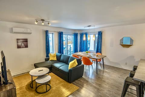 Top Airbnb: Modern Condo 2BR 4 beds AC Wi-Fi Free Parking in Laval