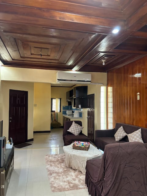 Whole house x 20 w/kitchen,net,park nr Cone,7seas