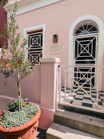 Gem in De Waterkant Village! gallery image 5