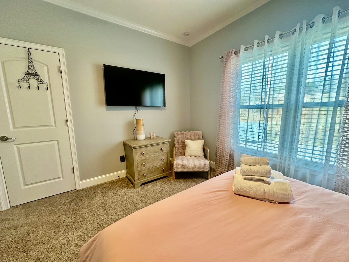 Spacious 4BR Retreat | Road Atlanta & Château Élan