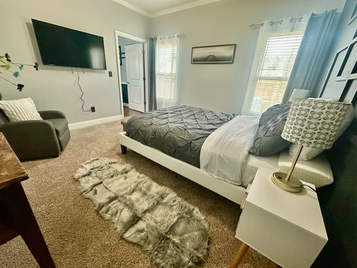 Spacious 4BR Retreat | Road Atlanta & Château Élan