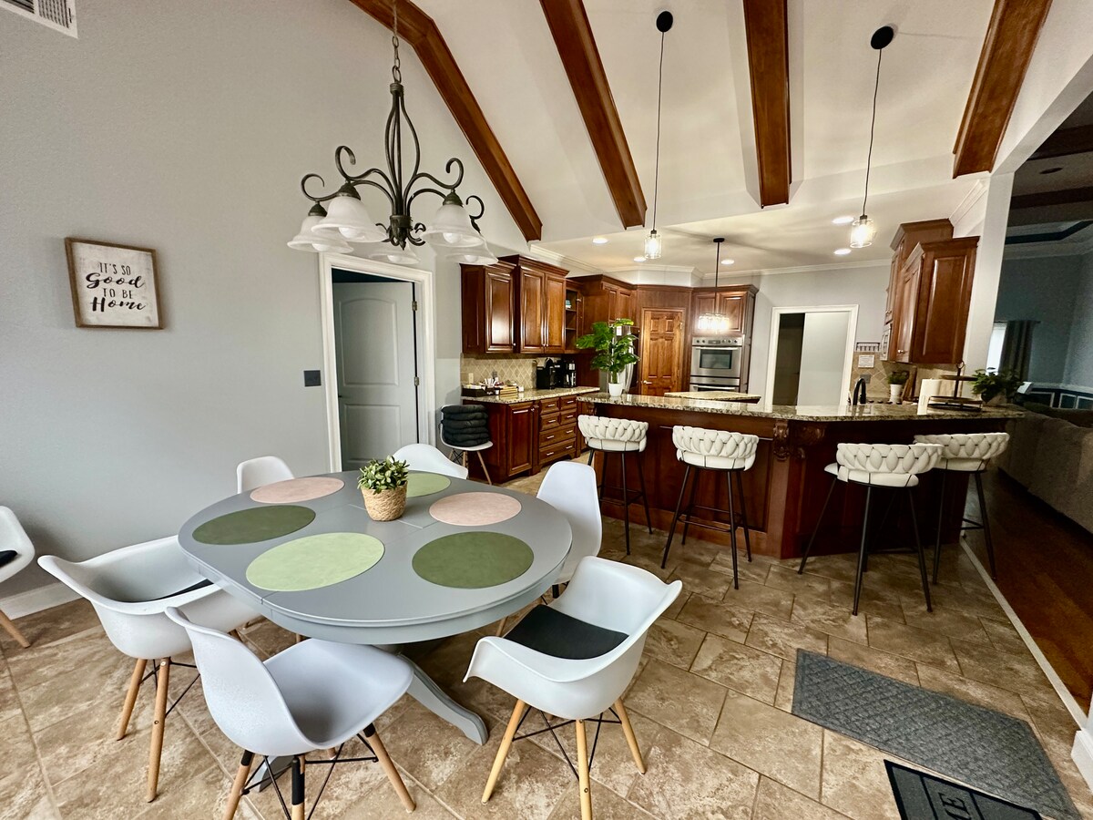 Spacious 4BR Retreat | Road Atlanta & Château Élan