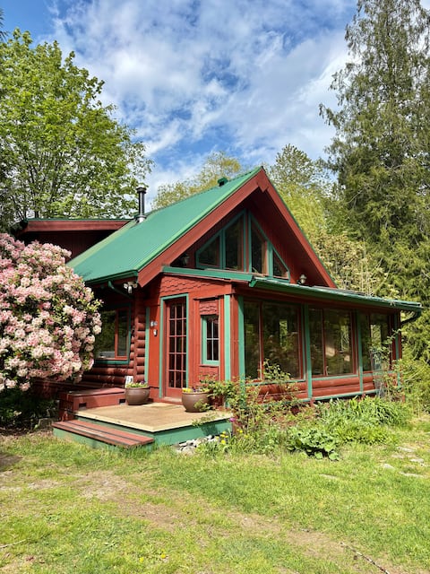 Cozy Cabin on the Fraser River