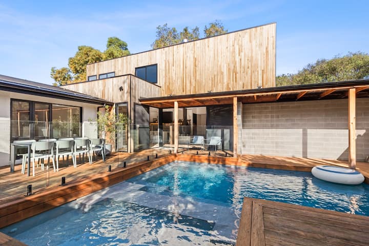Luxury Coastal Home – Pool & Fireplace
