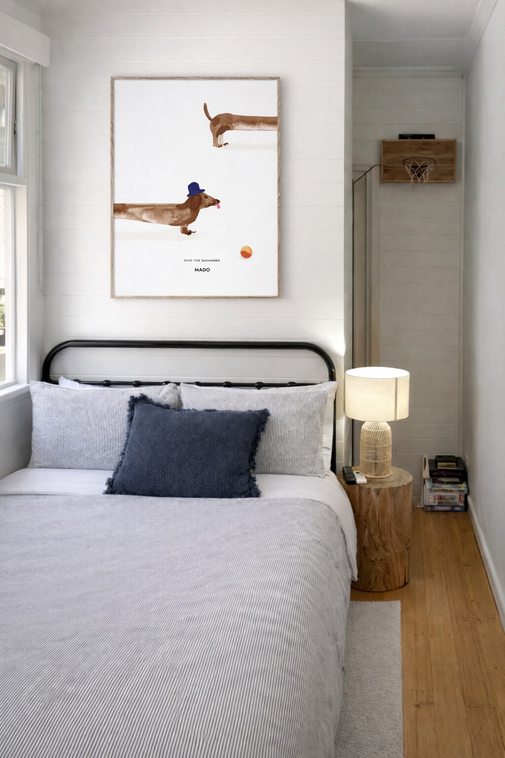 سرير مزدوج مع تلفزيون