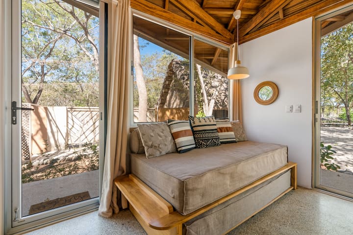Peaceful Cabaña, Central to Playa Negra & Dining