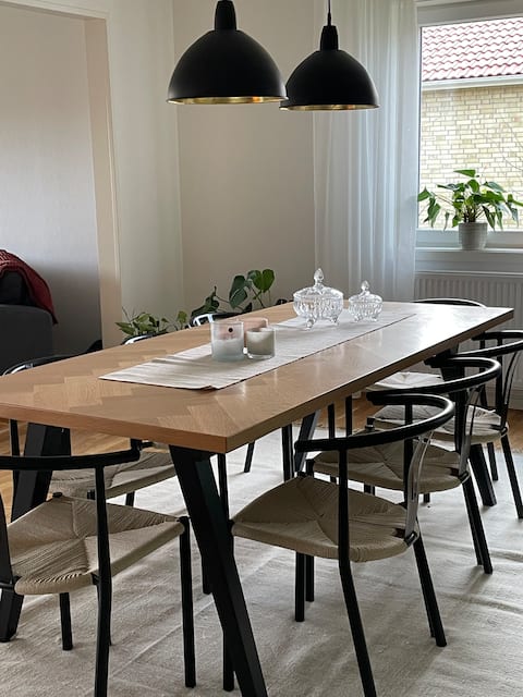 Guest with me: Entire house sleeps 6.