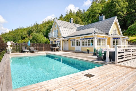 Big house in Gothenburg with pool/hot tub/zipline