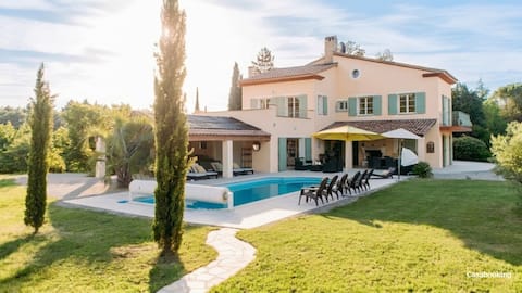 Casa-Manon Large Provençal Bastide wth Heated Pool