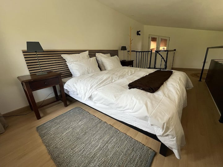 
Kitanda cha chumba cha kulala cha Mezzanine
180x200
Matandiko yenye ubora wa juu 