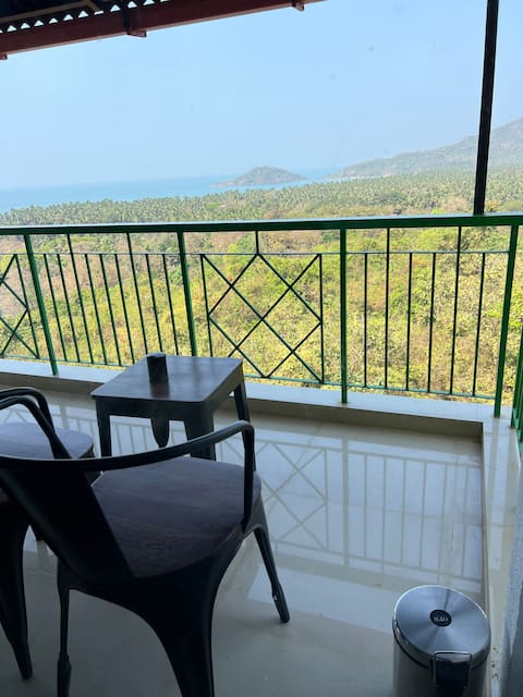 Para House -3BHK-seaview balcony with POOL Palolem