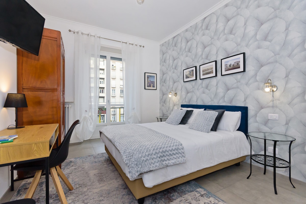 غرفة مزدوجة مع حمام داخلي ومراتب 30 سم مصنوعة في إيطاليا مع سرير