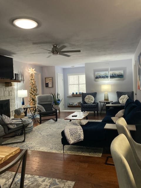 Popular Airbnb listing: The 19th Hole at 41 Arjona Way in Hot Springs Village