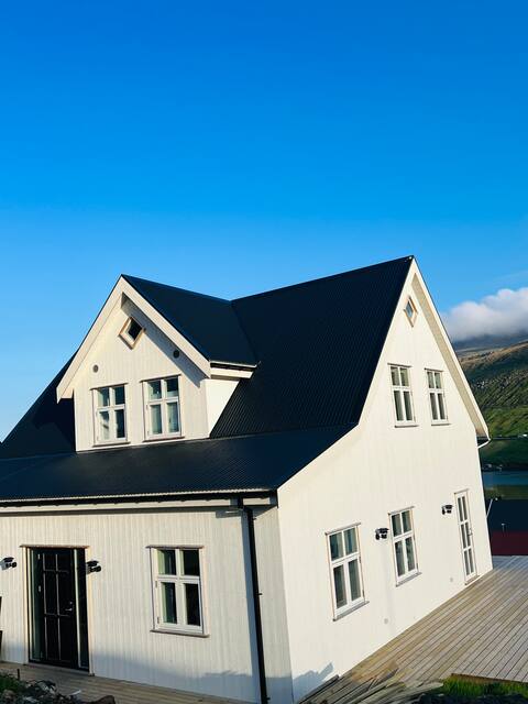 "Petursborg" luxury in Vágur