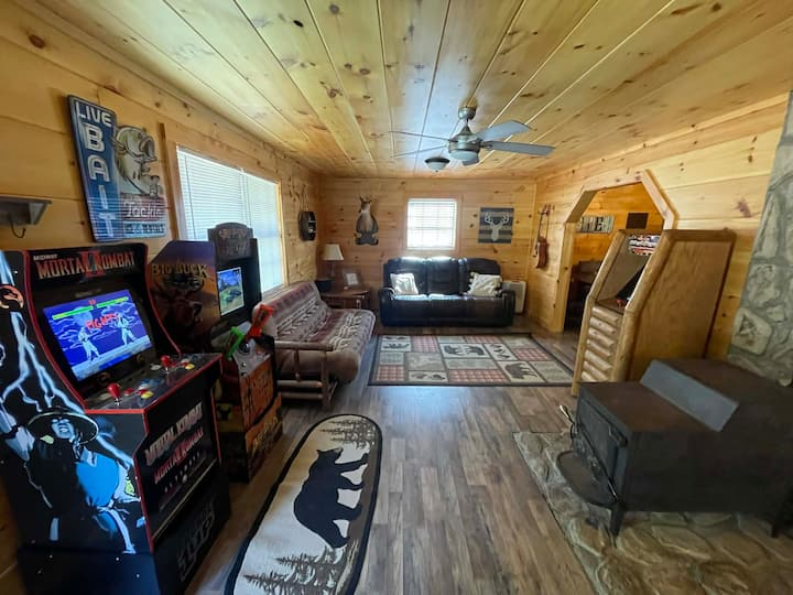 Houston’s Hideout - Sevierville, TN