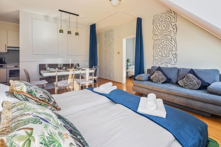 2 Full Apt. | 5 BR | Rooftop | AC