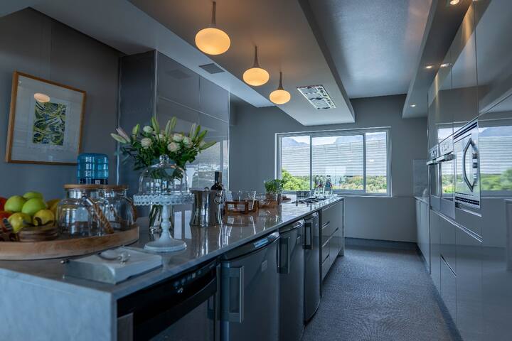 Luxury Apartment on Platinum Mile – Beach Road gallery image 4