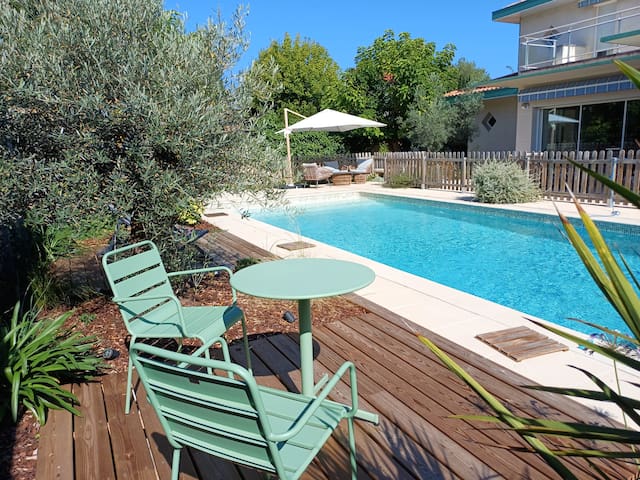 Maison familiale 10p avec jardin, piscine et clim