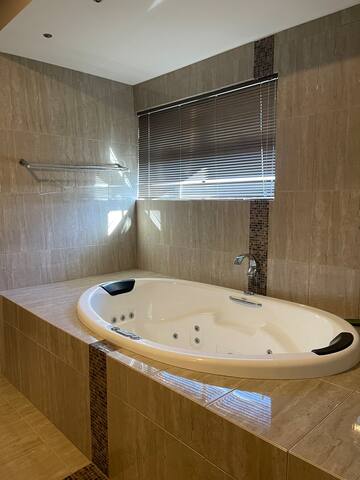 Dianella Staycation close to CBD gallery image 5