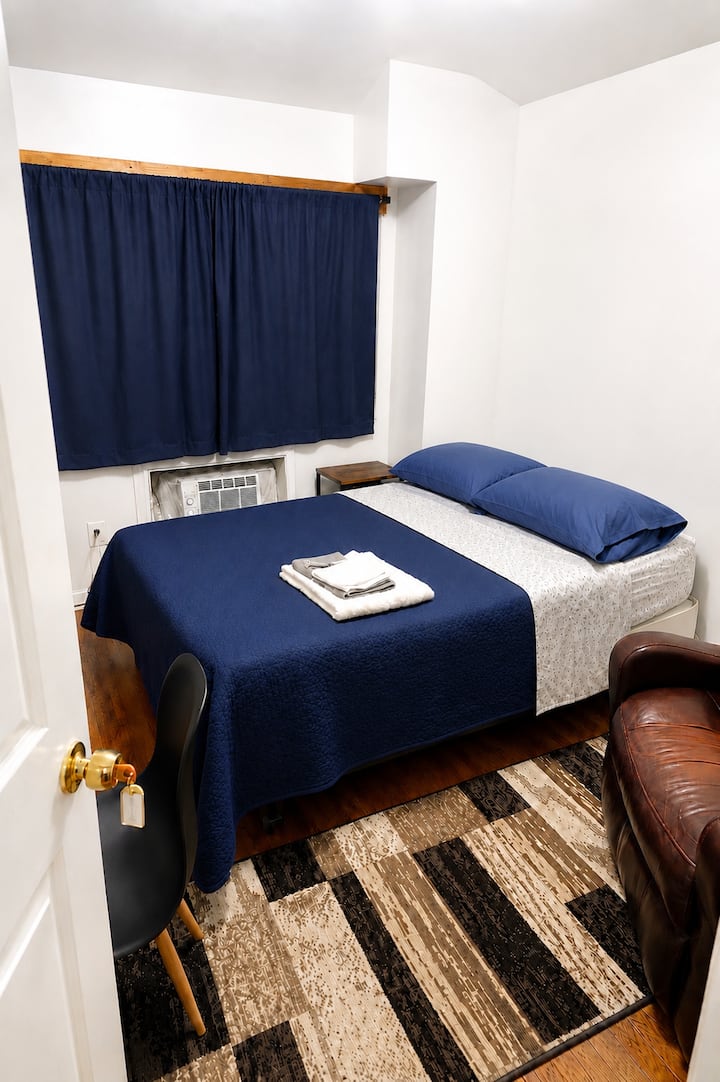 Cozy Room Shared With The Host In Saint Albans - Queens, NY