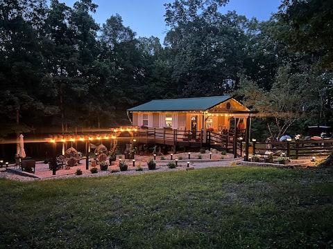 Luxury Cabin, King Bed, Fire pit, River Access