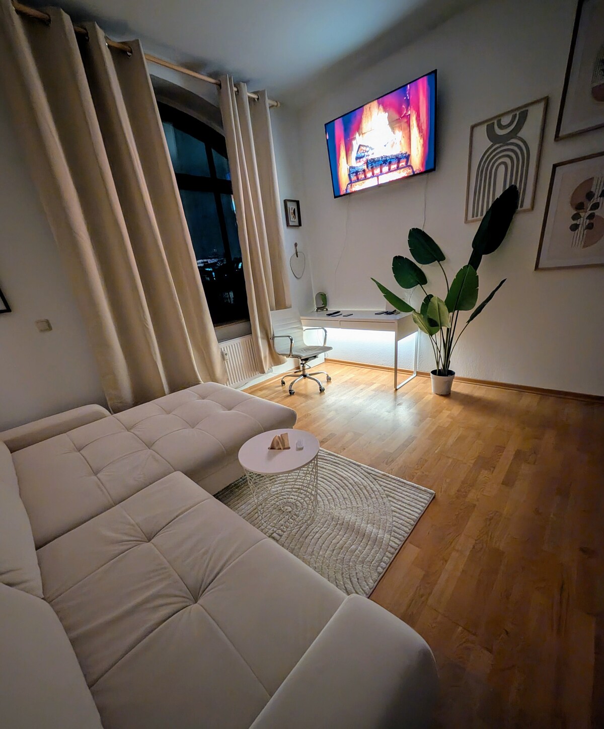 Popular Airbnb listing: Apartment, Am Wehrhahn, central in Friedrichstadt