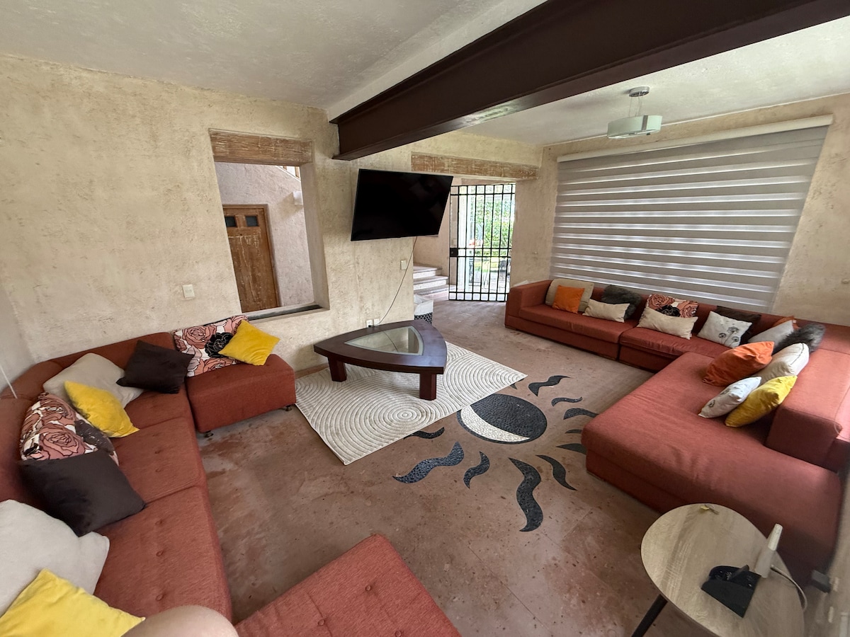 Anuncio de Airbnb popular: Beautiful View House en Ixtapan De La Sal