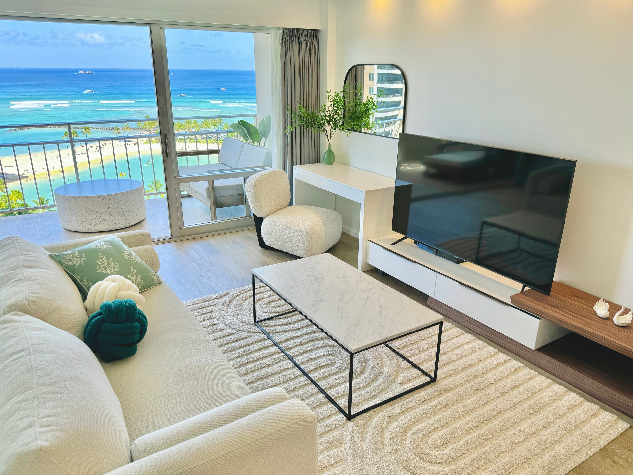 Condo in Honolulu · ★4.9 · 1 bedroom · 2 beds · 1 shared bath - Image 8