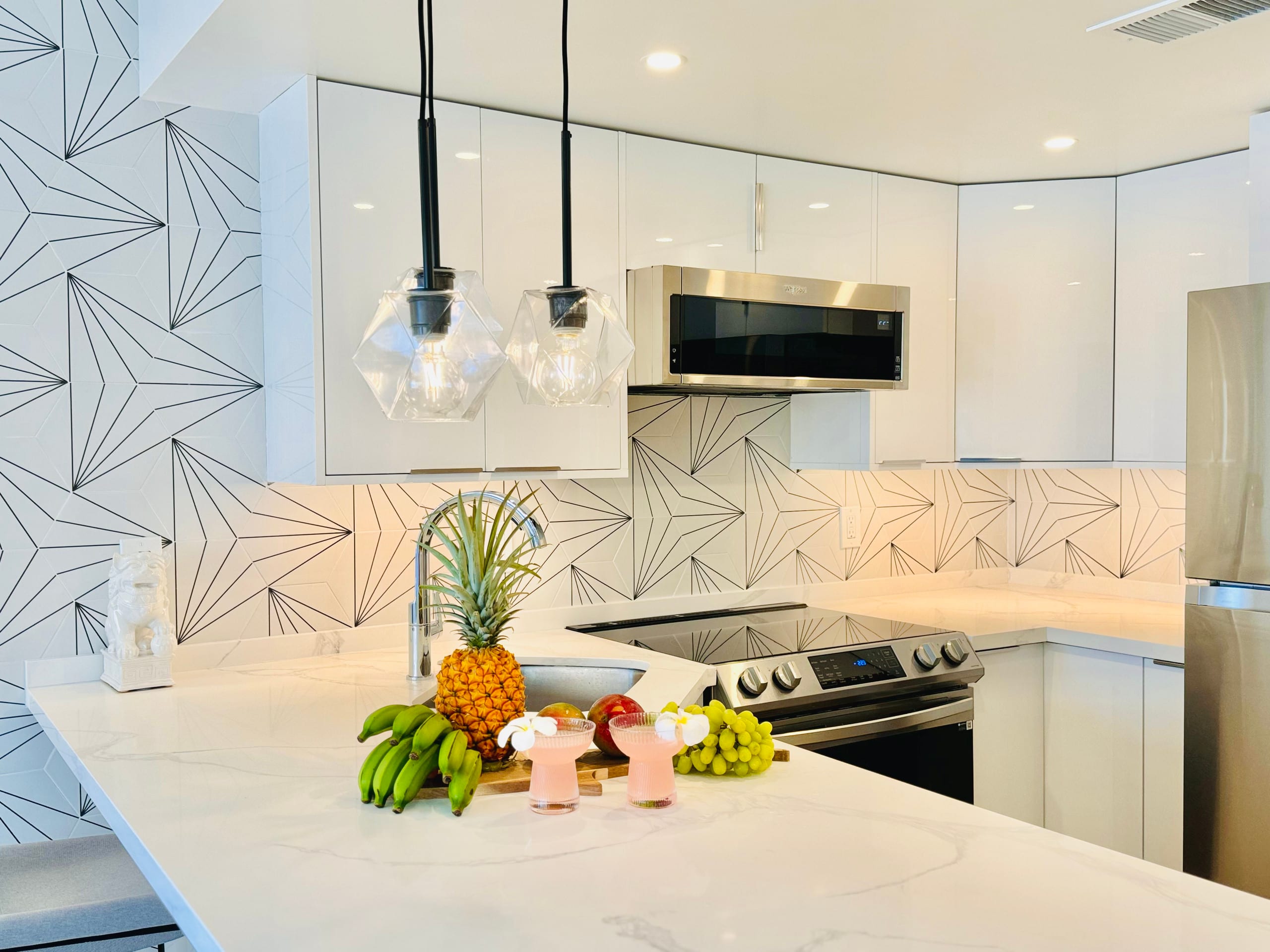 Condo in Honolulu · ★4.9 · 1 bedroom · 2 beds · 1 shared bath - Image 24