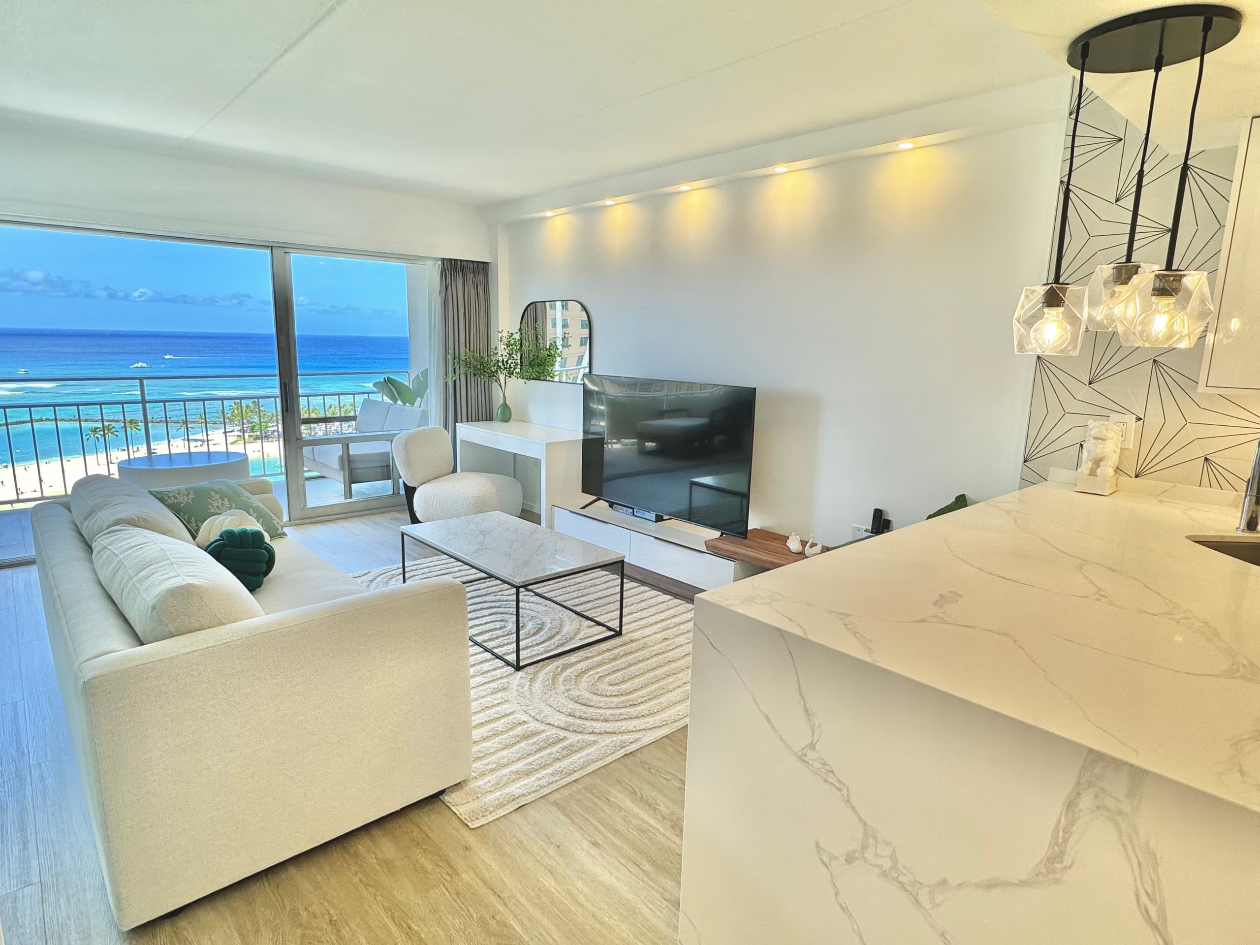 Condo in Honolulu · ★4.9 · 1 bedroom · 2 beds · 1 shared bath - Image 19