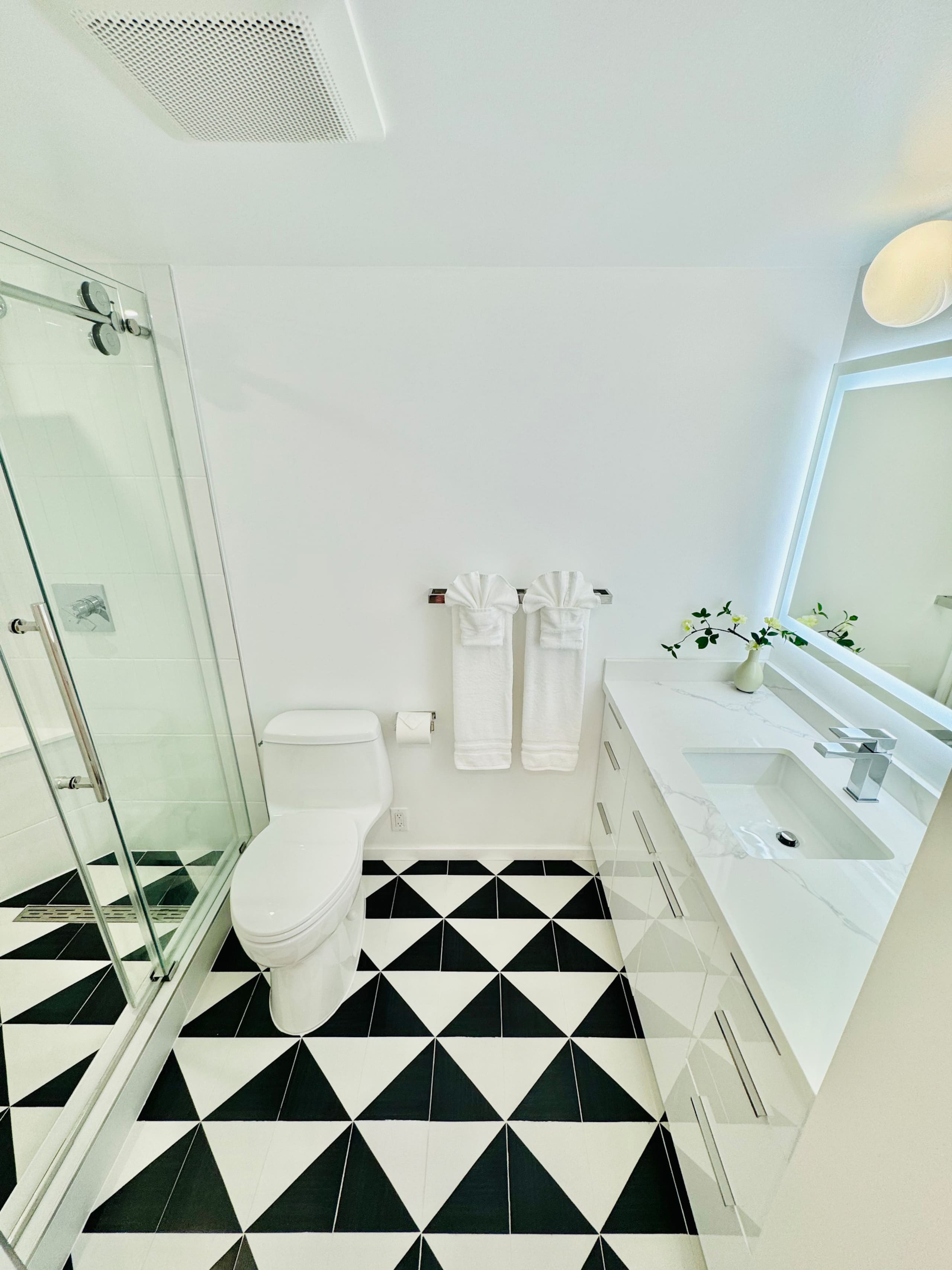 Condo in Honolulu · ★4.9 · 1 bedroom · 2 beds · 1 shared bath - Image 32