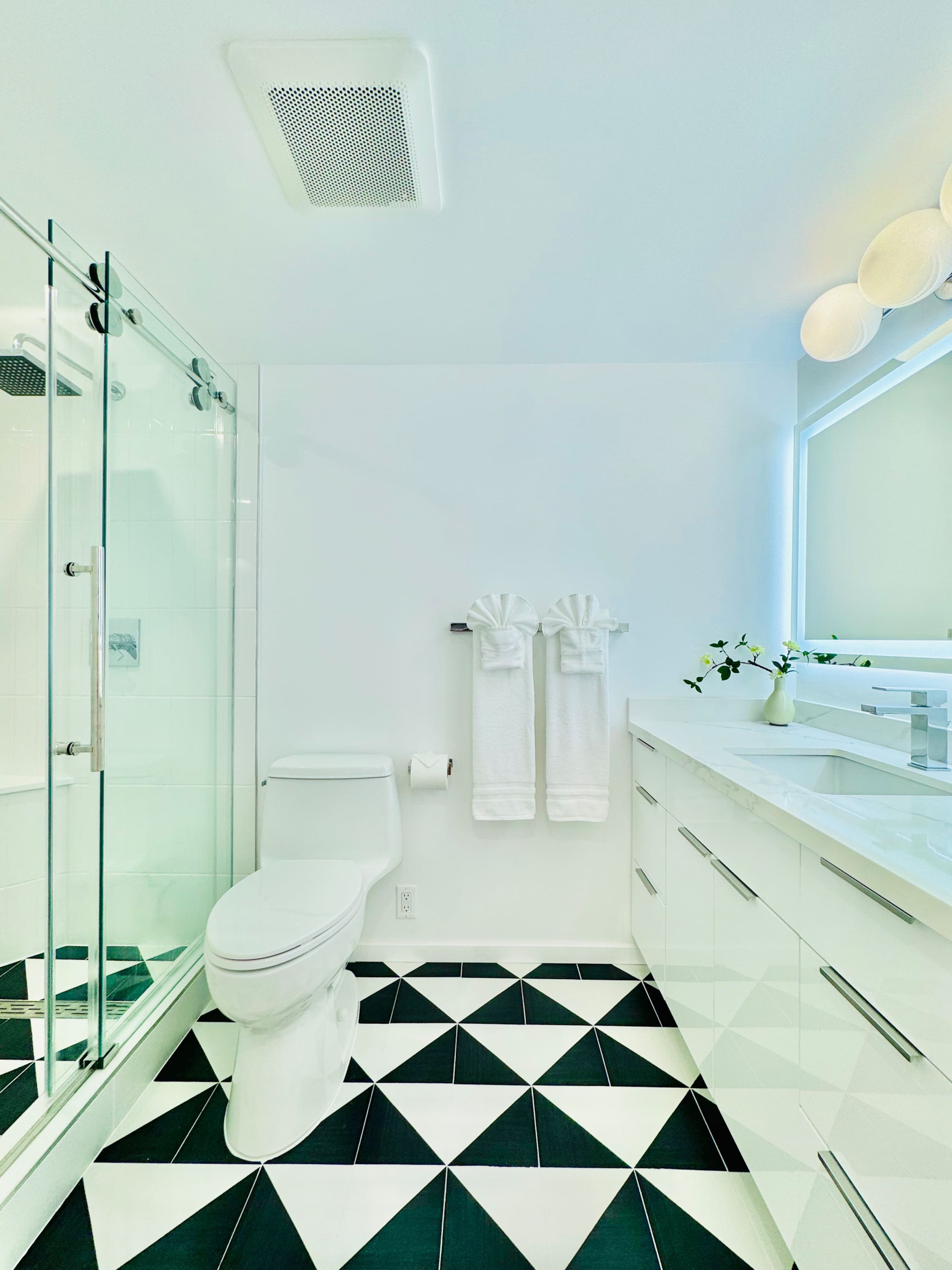Condo in Honolulu · ★4.9 · 1 bedroom · 2 beds · 1 shared bath - Image 31