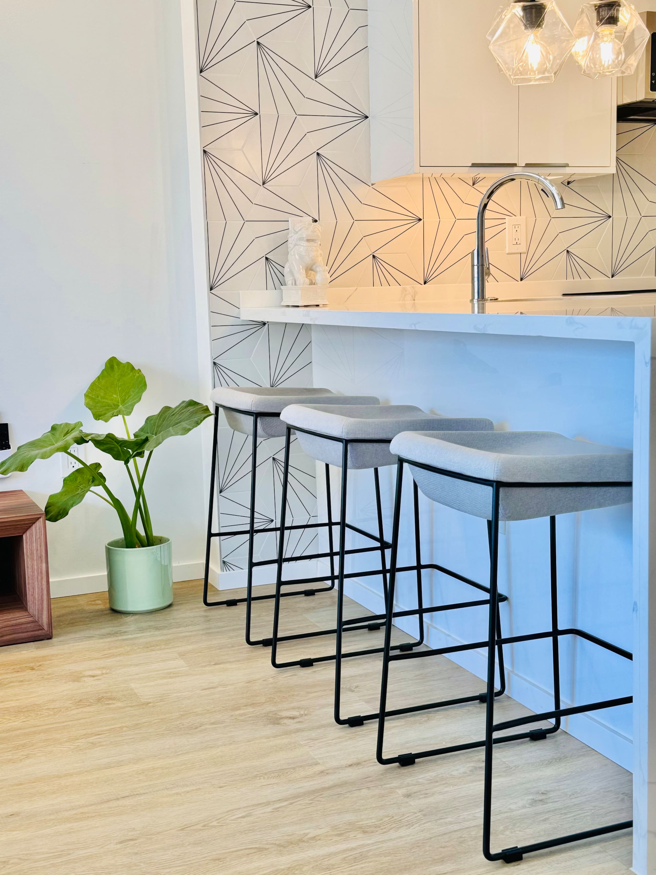 Condo in Honolulu · ★4.9 · 1 bedroom · 2 beds · 1 shared bath - Image 23