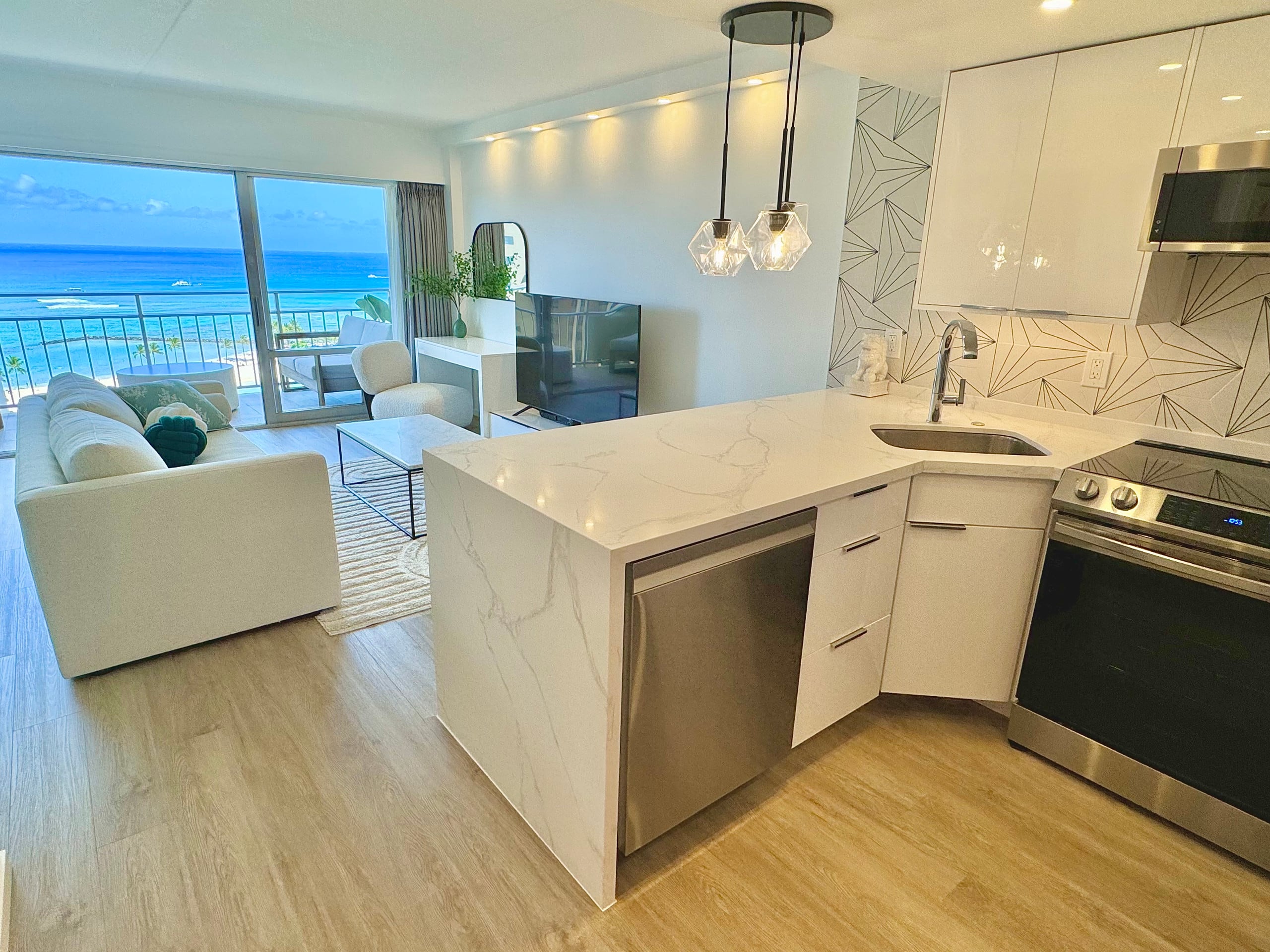 Condo in Honolulu · ★4.9 · 1 bedroom · 2 beds · 1 shared bath - Image 20