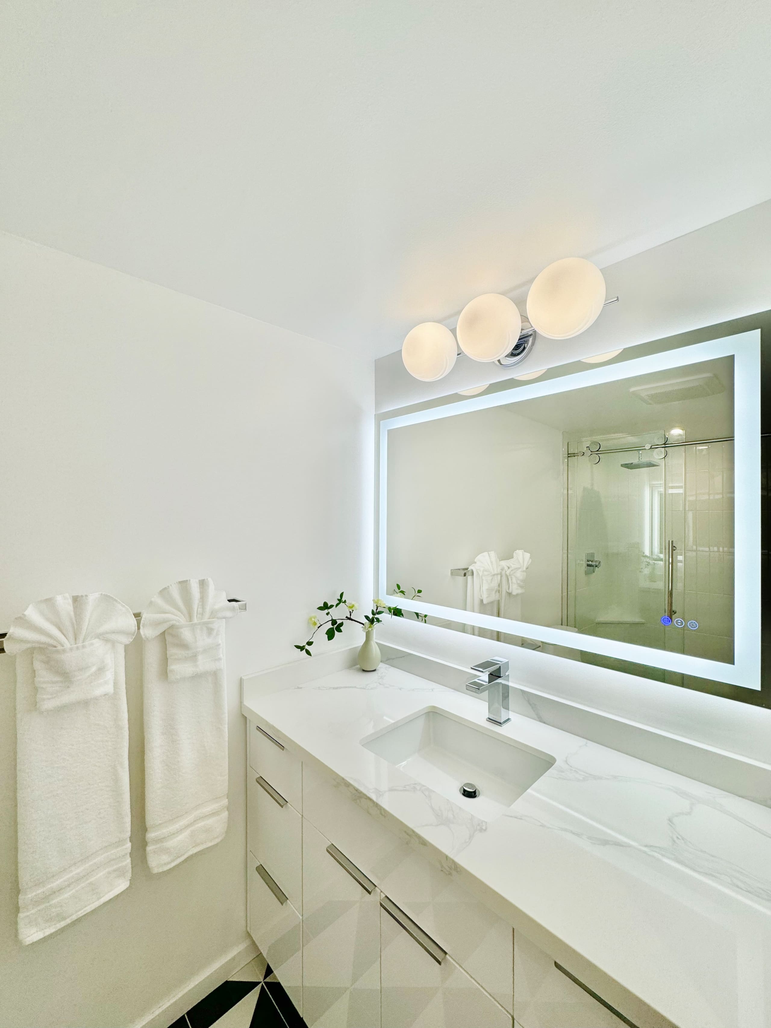Condo in Honolulu · ★4.9 · 1 bedroom · 2 beds · 1 shared bath - Image 33