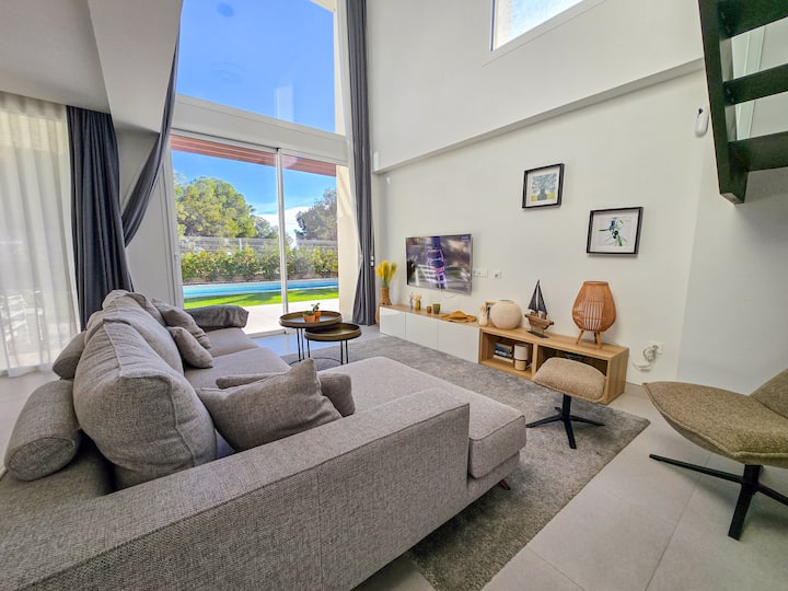 New Modern 3 Bedroom Villa With Pool - Finestrat