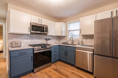 Home Away From Home (3BR/2BA) - near GCC