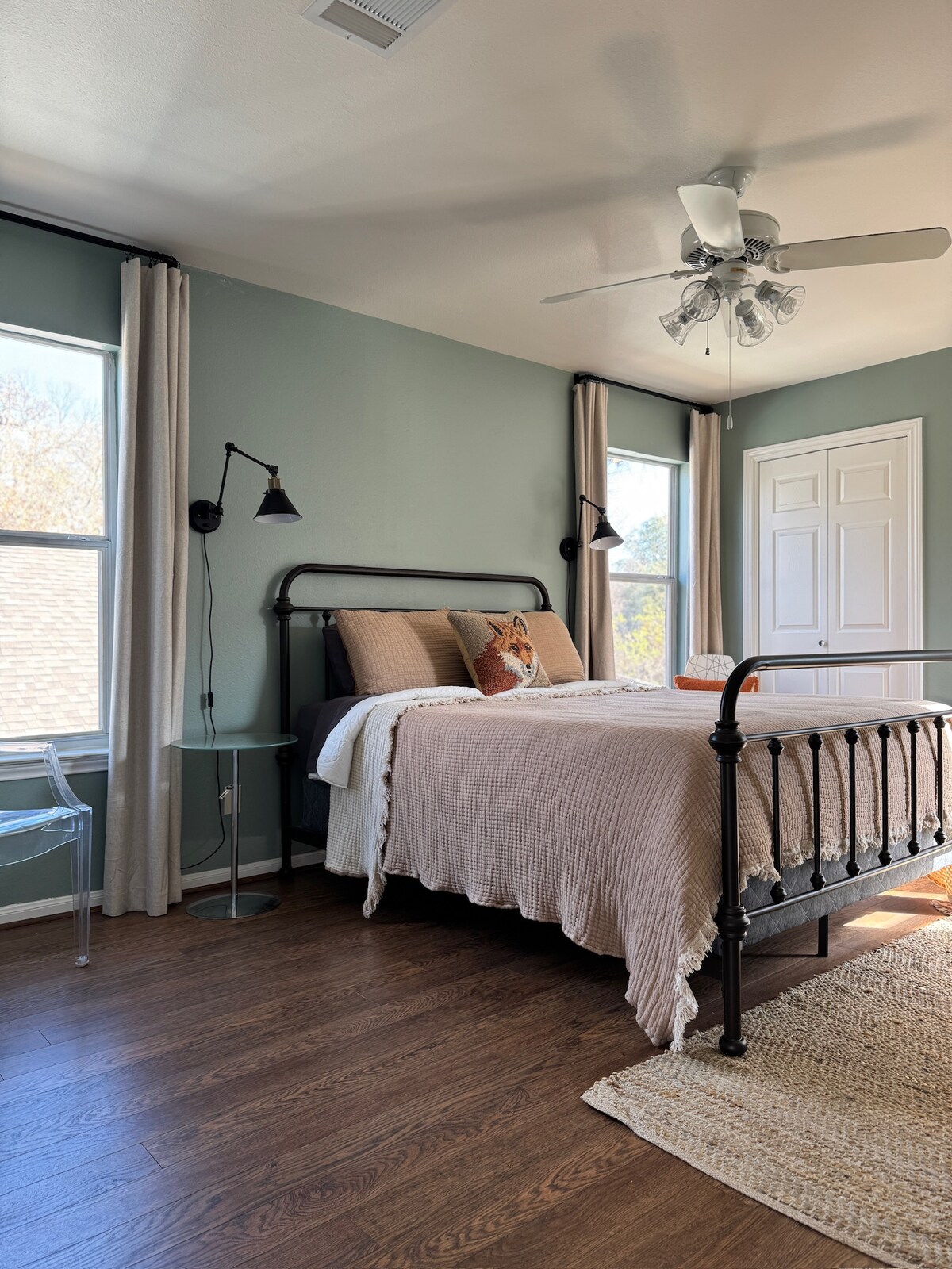 Just INN TIME! 2br/2ba Central ATX, Free parking