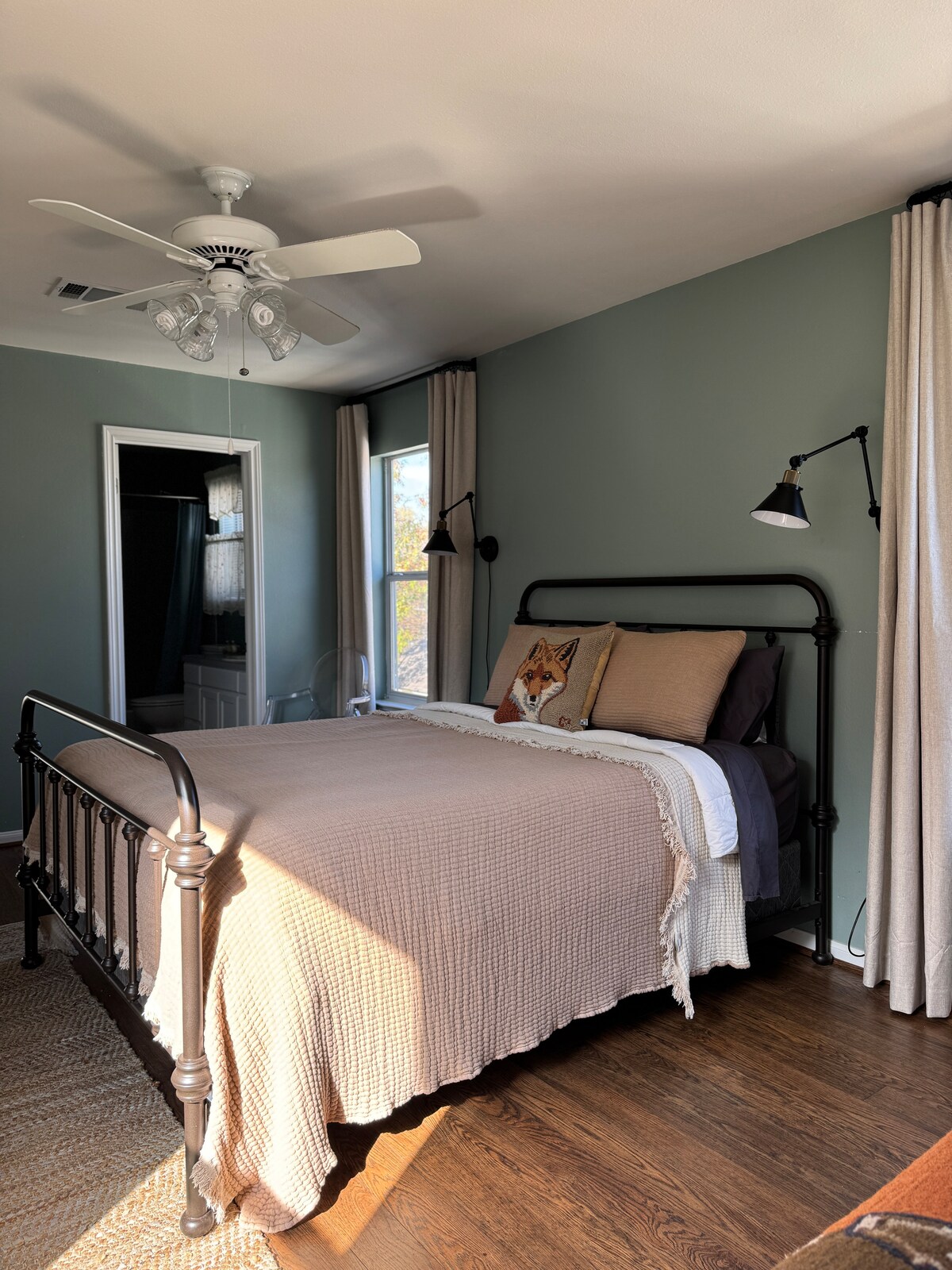 Just INN TIME! 2br/2ba Central ATX, Free parking