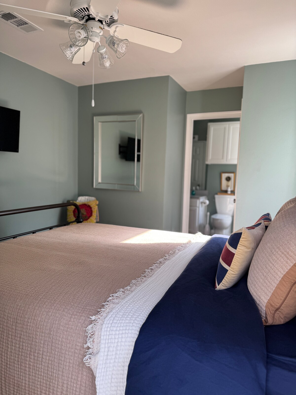 Just INN TIME! 2br/2ba Central ATX, Free parking