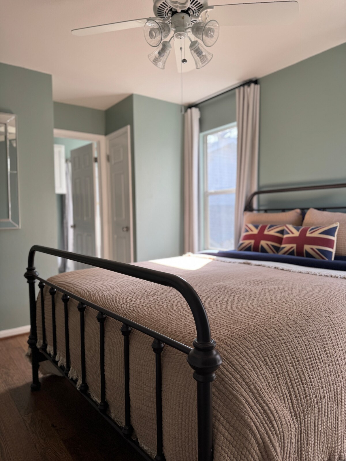 Just INN TIME! 2br/2ba Central ATX, Free parking