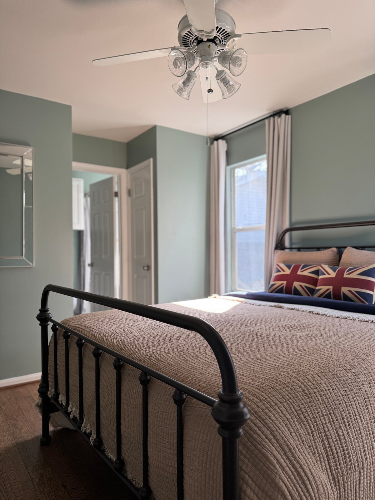 Just INN TIME! 2br/2ba Central ATX, Free parking