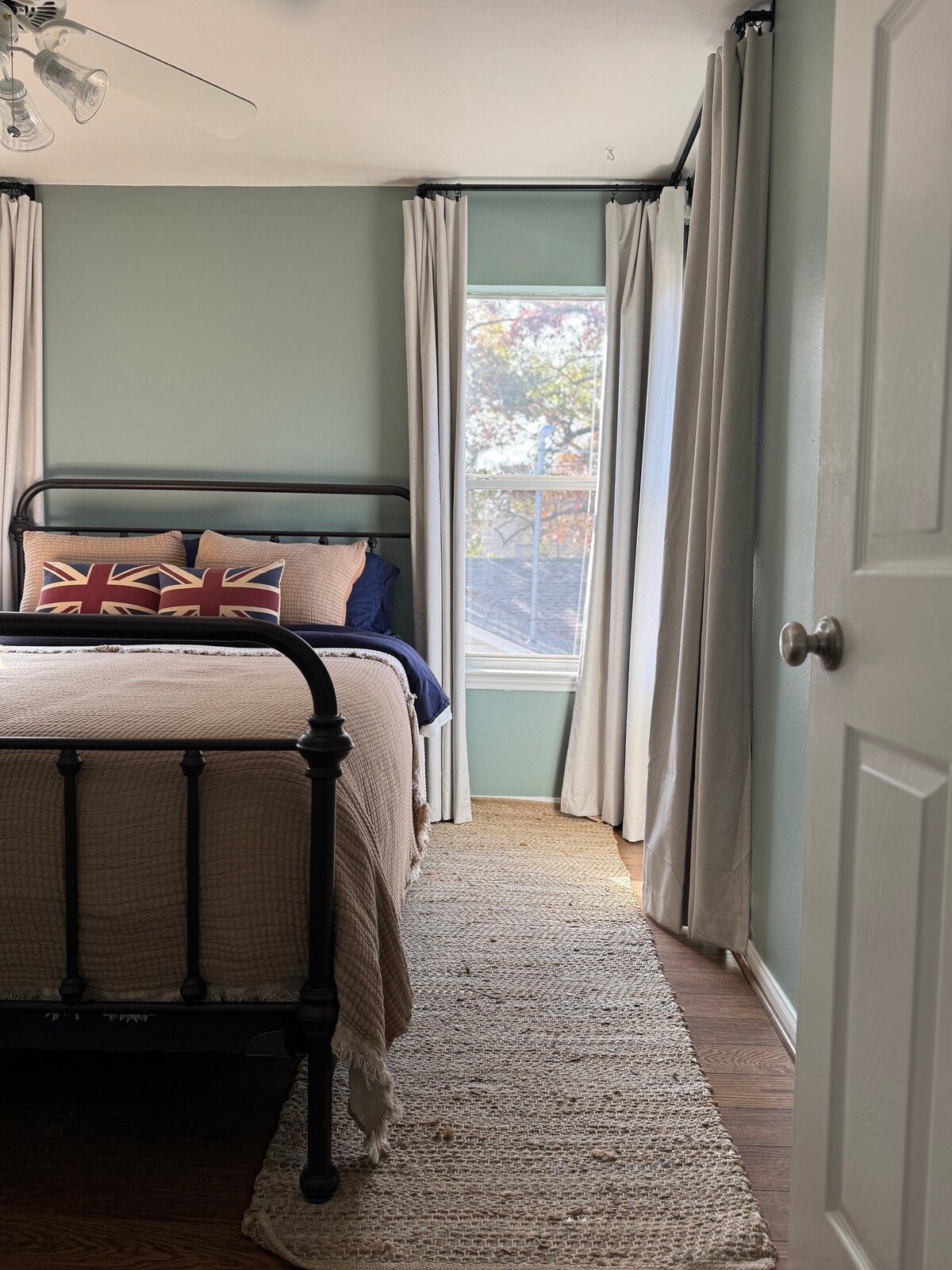 Just INN TIME! 2br/2ba Central ATX, Free parking