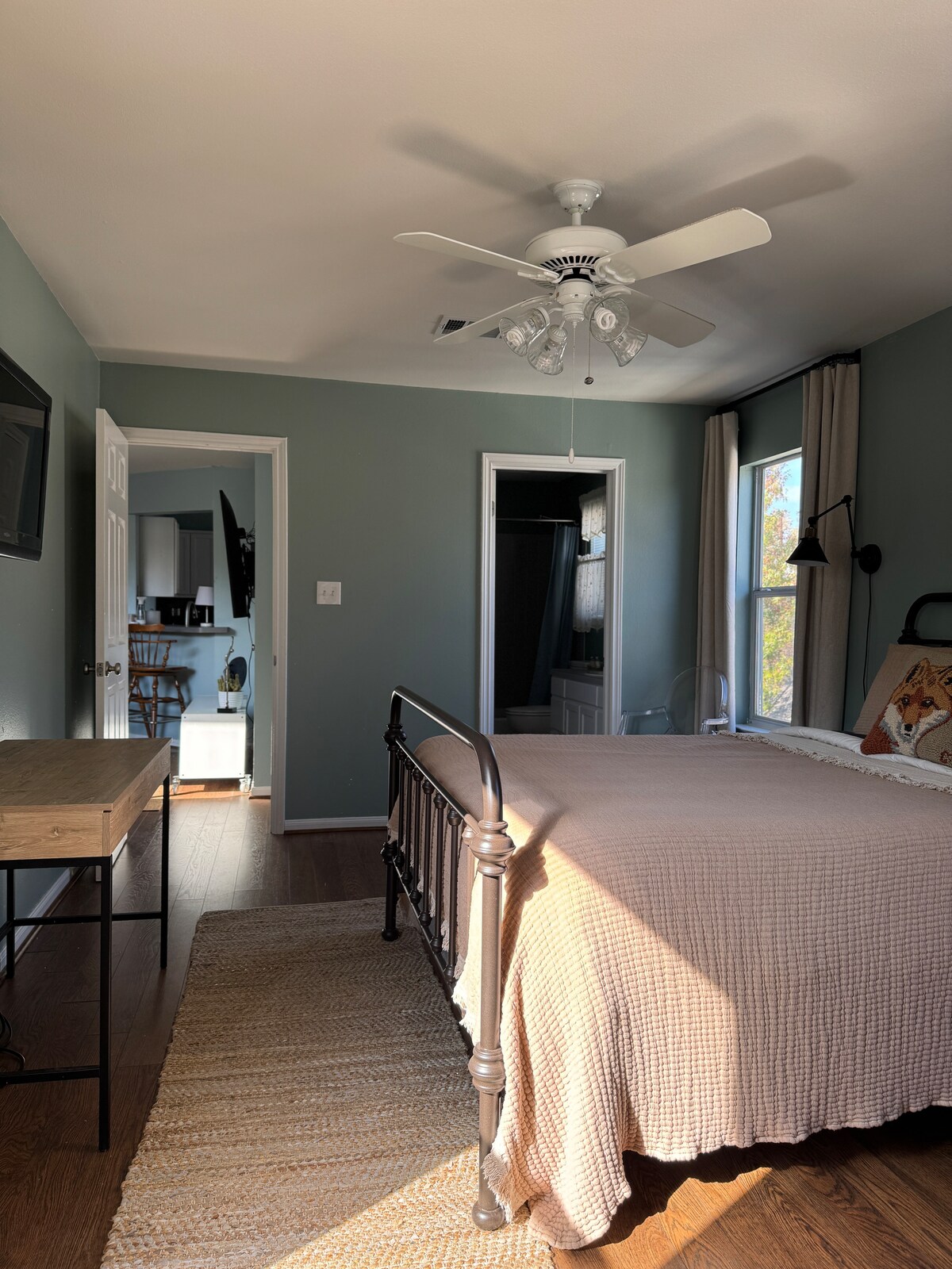 Just INN TIME! 2br/2ba Central ATX, Free parking