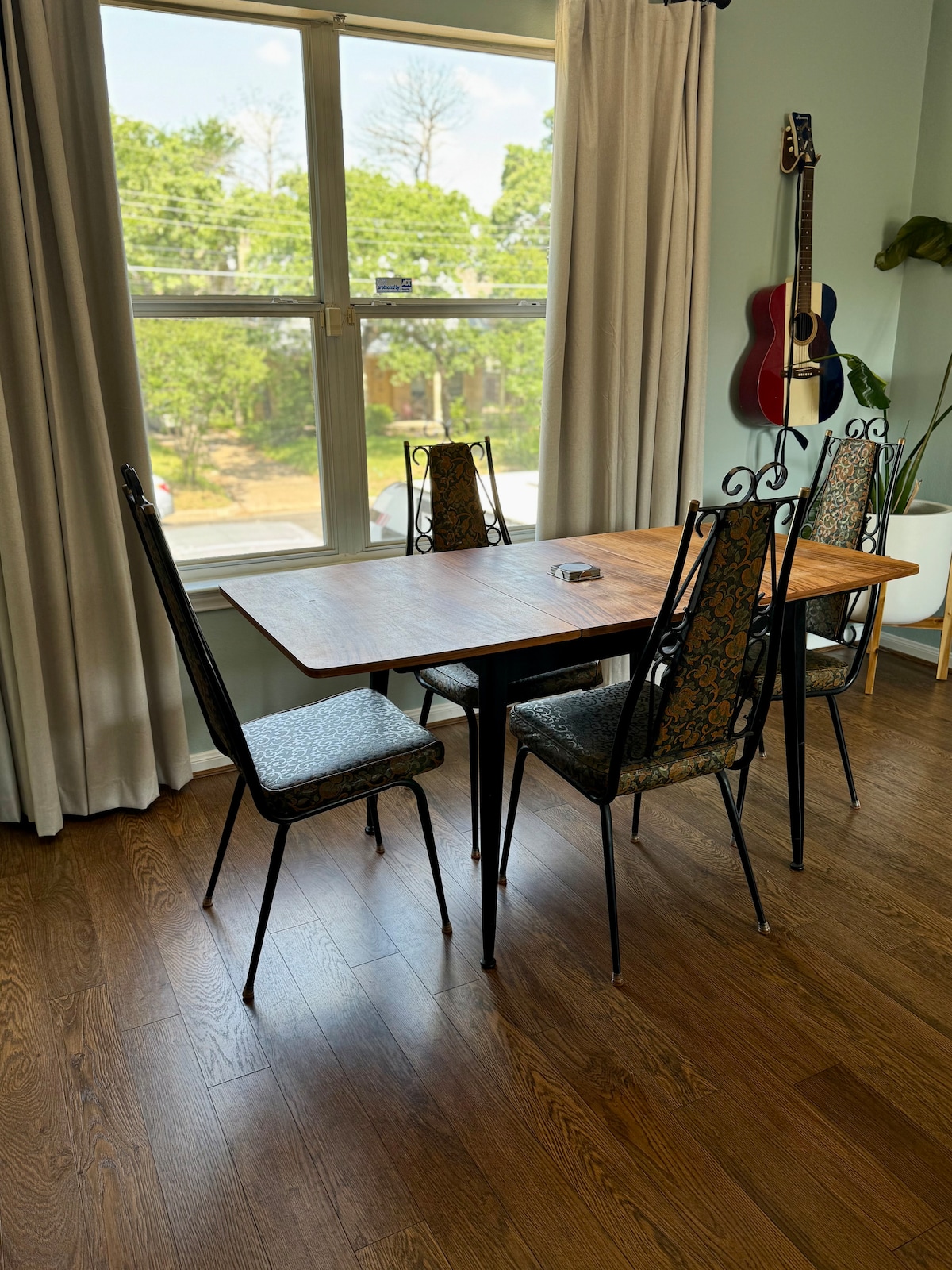 Just INN TIME! 2br/2ba Central ATX, Free parking