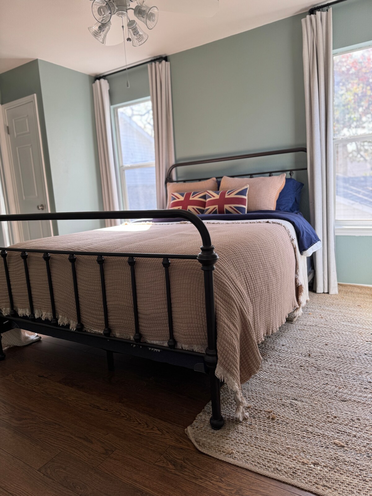 Just INN TIME! 2br/2ba Central ATX, Free parking
