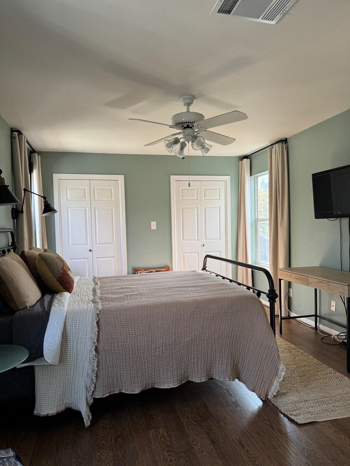 Just INN TIME! 2br/2ba Central ATX, Free parking