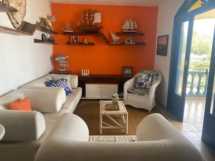 A Casa Branca E Azul Da Tereza - Laguna