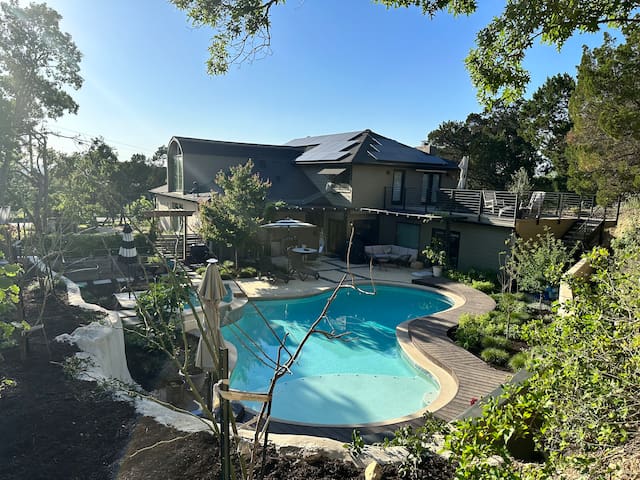 Relax & Recharge at ATX Oasis – pool, hot tub, gym